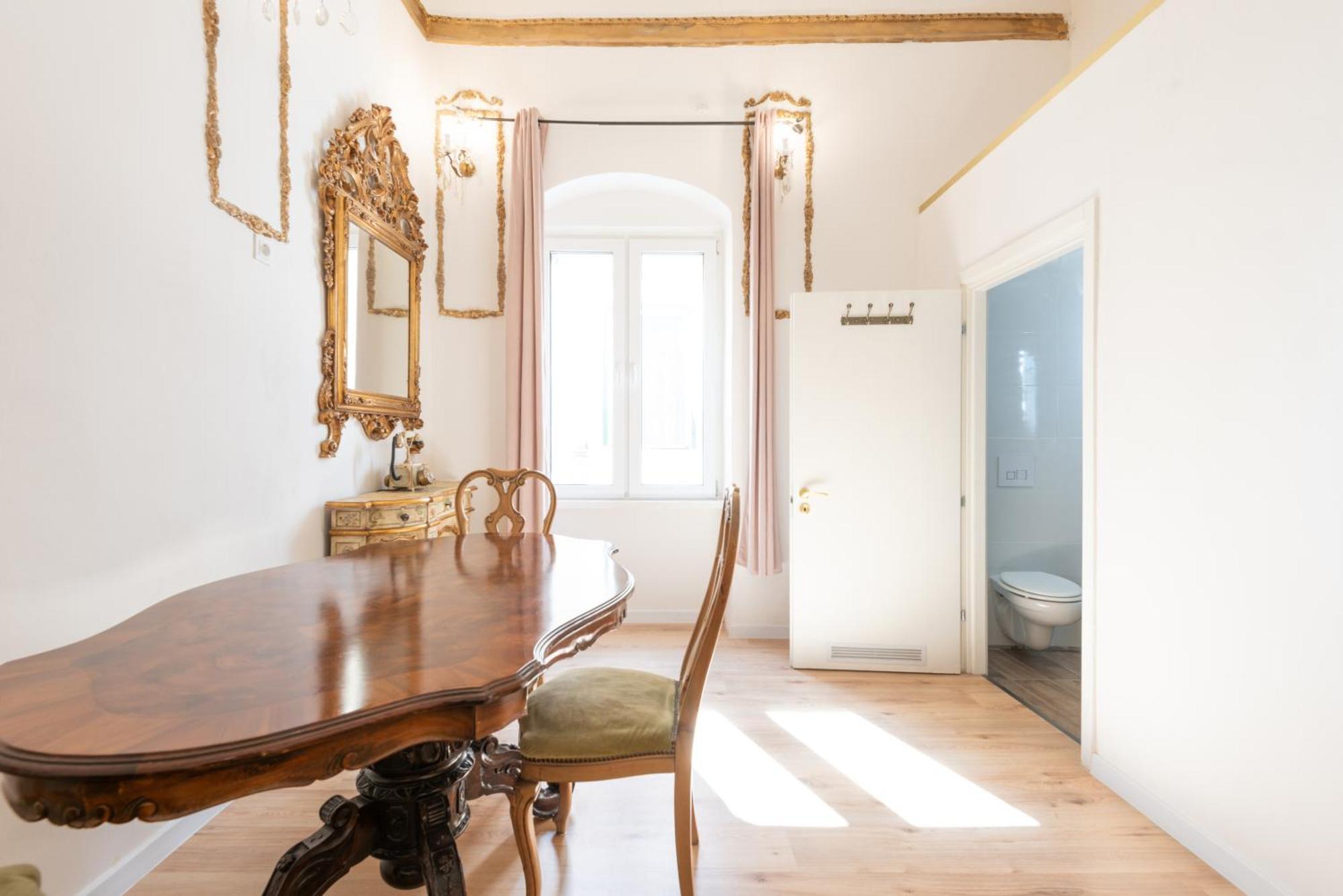 Historic Suite Next To The Castle Bari Kültér fotó